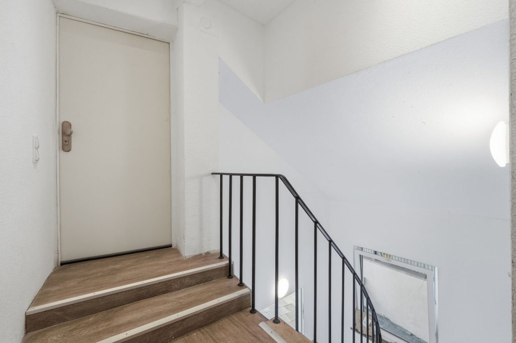 Gütelhöfer Immobilien - Immobilienangebot - Rheinbach / Merzbach - Alle - Solides Investment in Merzbach! Modernisiertes Gebäudeensemble mit 3 Wohneinheiten und Ladenlokal
