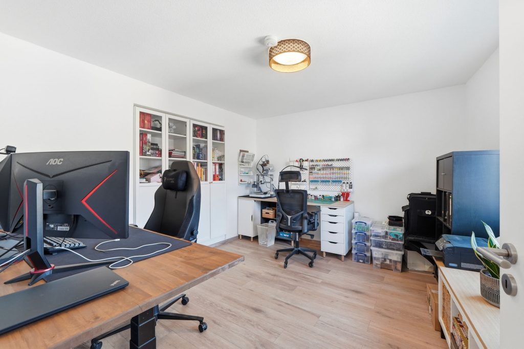 Gütelhöfer Immobilien - Immobilienangebot - Rheinbach / Merzbach - Alle - Solides Investment in Merzbach! Modernisiertes Gebäudeensemble mit 3 Wohneinheiten und Ladenlokal