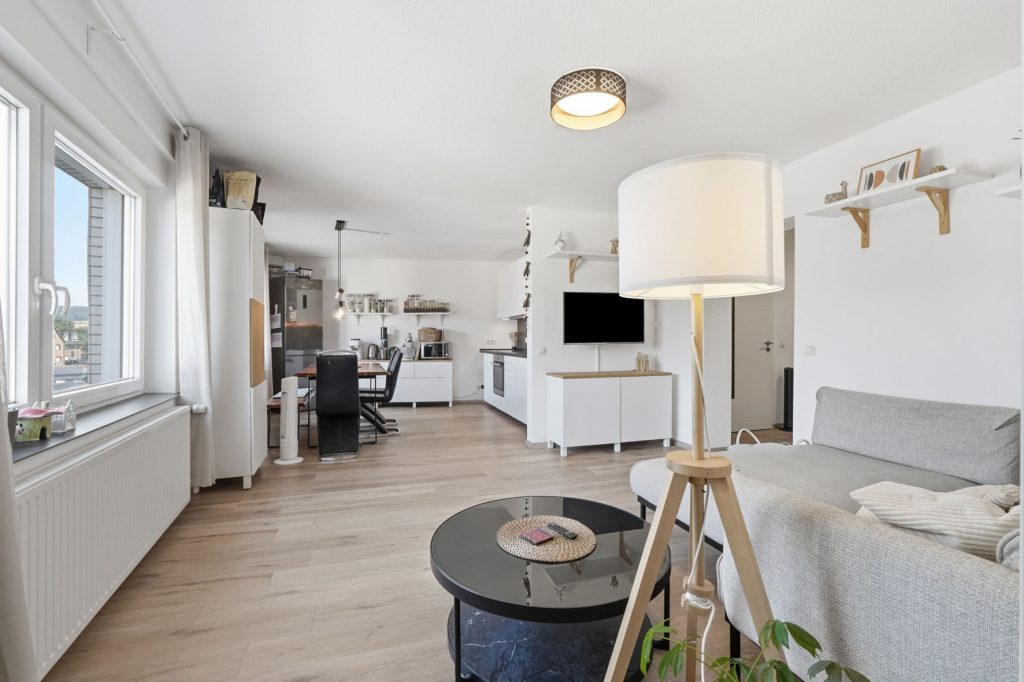 Gütelhöfer Immobilien - Immobilienangebot - Rheinbach / Merzbach - Alle - Solides Investment in Merzbach! Modernisiertes Gebäudeensemble mit 3 Wohneinheiten und Ladenlokal