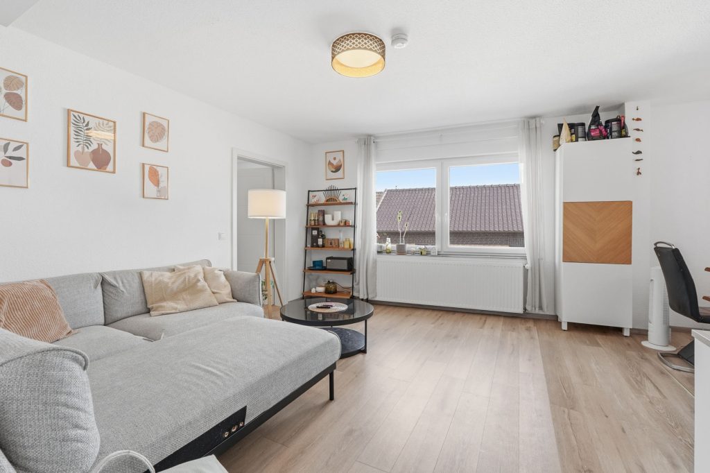 Gütelhöfer Immobilien - Immobilienangebot - Rheinbach / Merzbach - Alle - Solides Investment in Merzbach! Modernisiertes Gebäudeensemble mit 3 Wohneinheiten und Ladenlokal