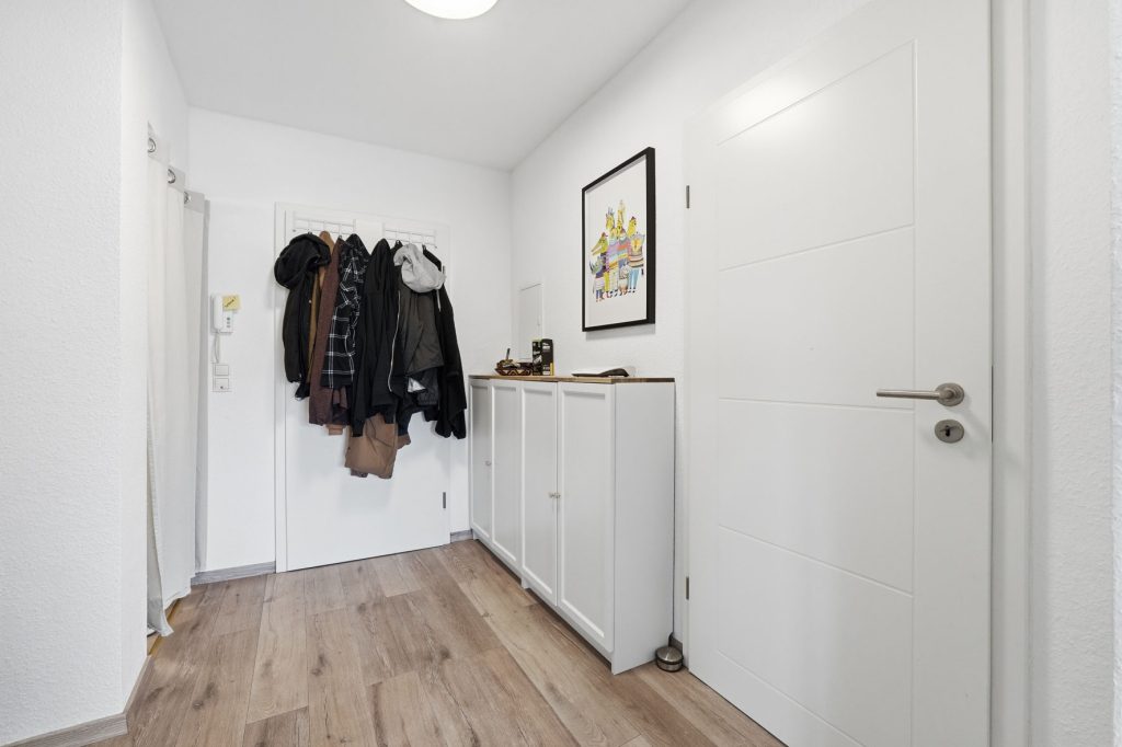 Gütelhöfer Immobilien - Immobilienangebot - Rheinbach / Merzbach - Alle - Solides Investment in Merzbach! Modernisiertes Gebäudeensemble mit 3 Wohneinheiten und Ladenlokal