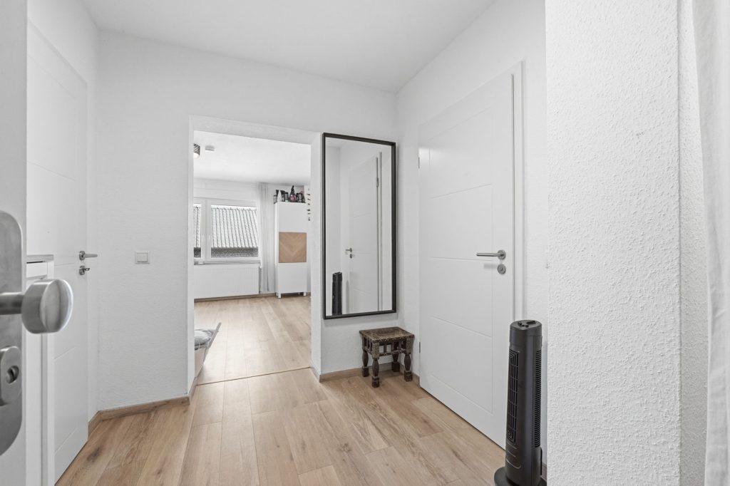 Gütelhöfer Immobilien - Immobilienangebot - Rheinbach / Merzbach - Alle - Solides Investment in Merzbach! Modernisiertes Gebäudeensemble mit 3 Wohneinheiten und Ladenlokal