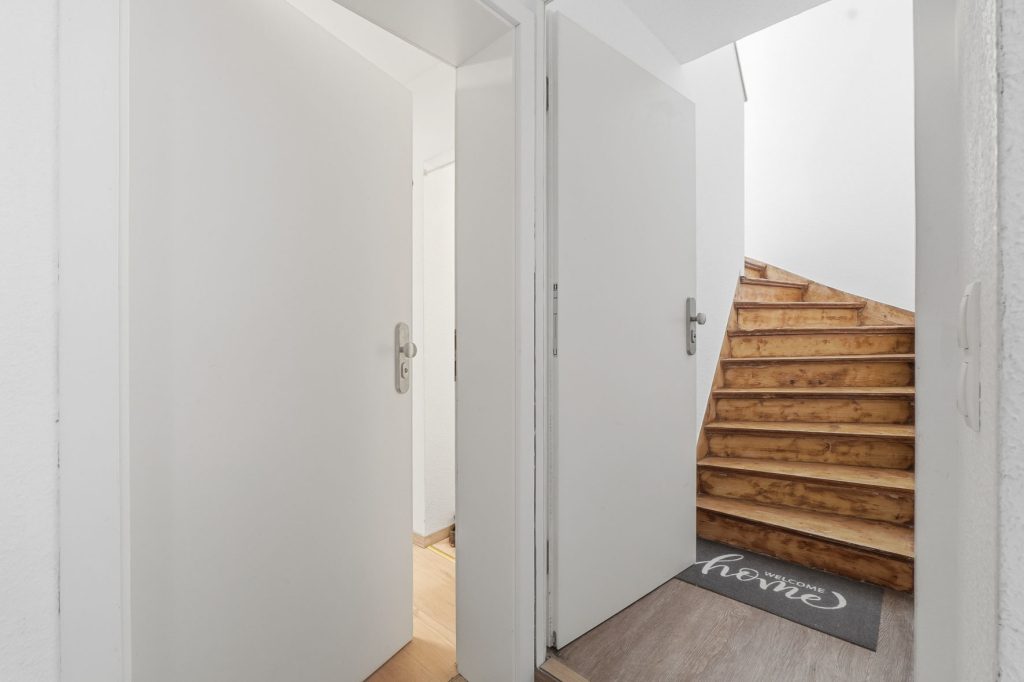 Gütelhöfer Immobilien - Immobilienangebot - Rheinbach / Merzbach - Alle - Solides Investment in Merzbach! Modernisiertes Gebäudeensemble mit 3 Wohneinheiten und Ladenlokal