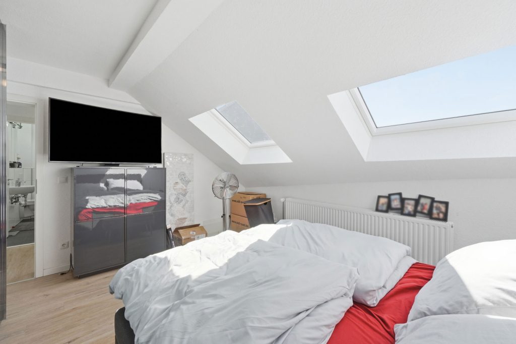 Gütelhöfer Immobilien - Immobilienangebot - Rheinbach / Merzbach - Alle - Solides Investment in Merzbach! Modernisiertes Gebäudeensemble mit 3 Wohneinheiten und Ladenlokal