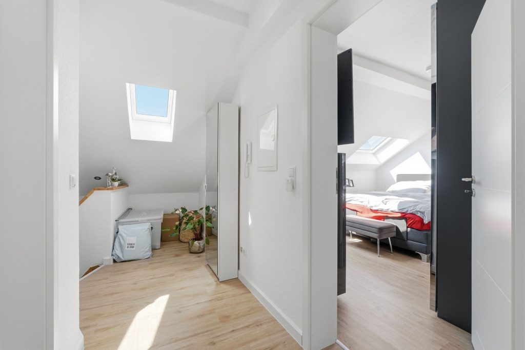 Gütelhöfer Immobilien - Immobilienangebot - Rheinbach / Merzbach - Alle - Solides Investment in Merzbach! Modernisiertes Gebäudeensemble mit 3 Wohneinheiten und Ladenlokal