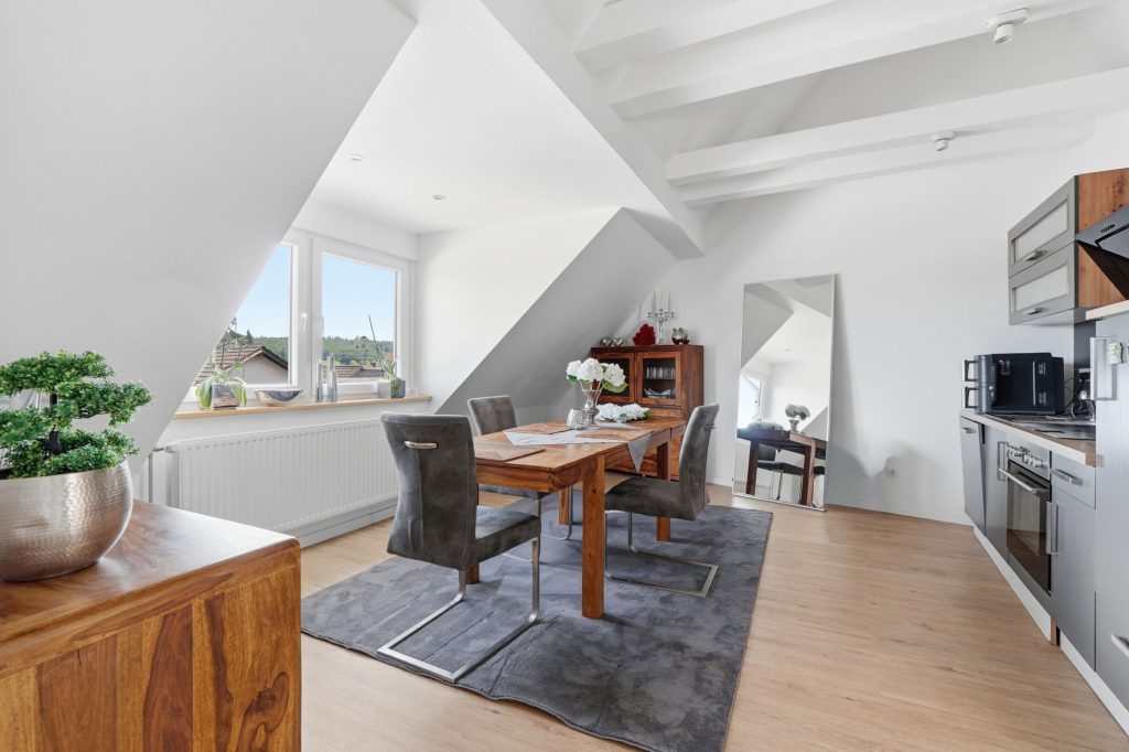 Gütelhöfer Immobilien - Immobilienangebot - Rheinbach / Merzbach - Alle - Solides Investment in Merzbach! Modernisiertes Gebäudeensemble mit 3 Wohneinheiten und Ladenlokal