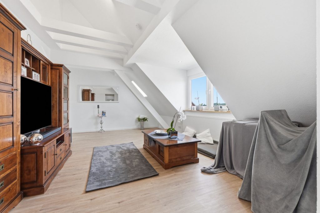 Gütelhöfer Immobilien - Immobilienangebot - Rheinbach / Merzbach - Alle - Solides Investment in Merzbach! Modernisiertes Gebäudeensemble mit 3 Wohneinheiten und Ladenlokal