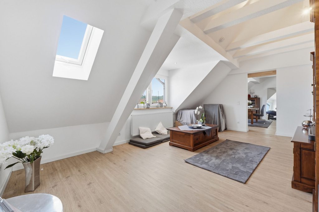 Gütelhöfer Immobilien - Immobilienangebot - Rheinbach / Merzbach - Alle - Solides Investment in Merzbach! Modernisiertes Gebäudeensemble mit 3 Wohneinheiten und Ladenlokal