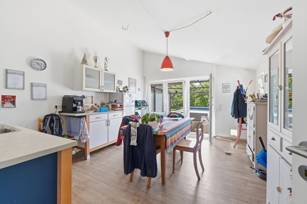 Gütelhöfer Immobilien - Immobilienangebot - Rheinbach / Merzbach - Alle - Solides Investment in Merzbach! Modernisiertes Gebäudeensemble mit 3 Wohneinheiten und Ladenlokal