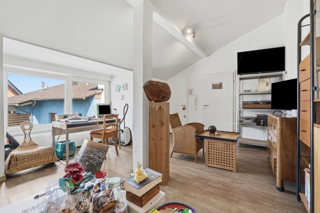 Gütelhöfer Immobilien - Immobilienangebot - Rheinbach / Merzbach - Alle - Solides Investment in Merzbach! Modernisiertes Gebäudeensemble mit 3 Wohneinheiten und Ladenlokal