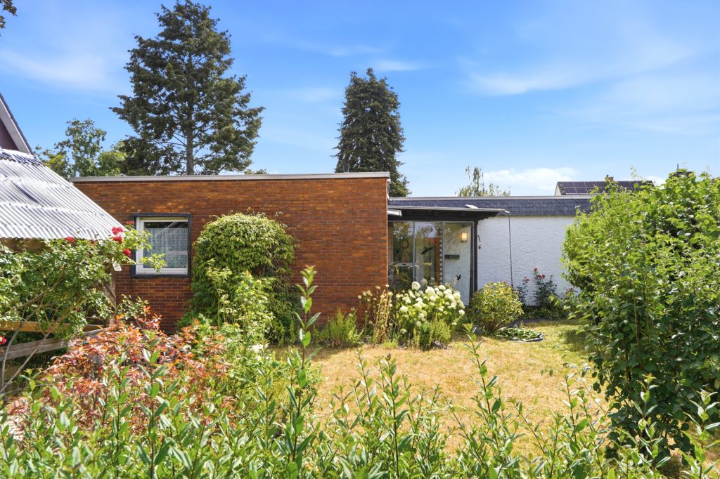 Gütelhöfer Immobilien - Immobilienangebot - Rheinbach - Alle - Sanierung oder Neubau? 906m² Traumgrundstück mit Bungalow und Garage in Rheinbacher Top-Lage
