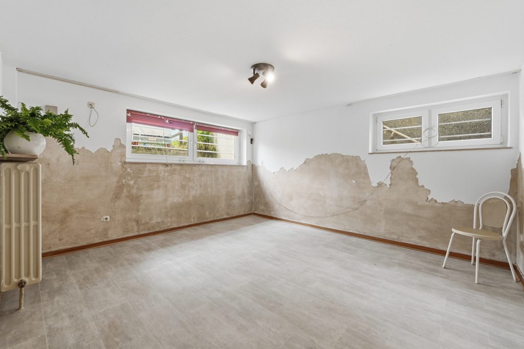 Gütelhöfer Immobilien - Immobilienangebot - Rheinbach - Alle - Sanierung oder Neubau? 906m² Traumgrundstück mit Bungalow und Garage in Rheinbacher Top-Lage