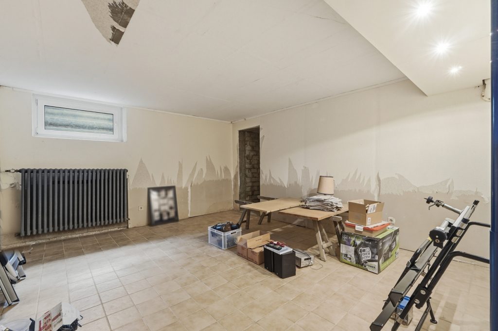 Gütelhöfer Immobilien - Immobilienangebot - Rheinbach - Alle - Sanierung oder Neubau? 906m² Traumgrundstück mit Bungalow und Garage in Rheinbacher Top-Lage