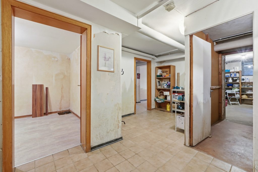 Gütelhöfer Immobilien - Immobilienangebot - Rheinbach - Alle - Sanierung oder Neubau? 906m² Traumgrundstück mit Bungalow und Garage in Rheinbacher Top-Lage