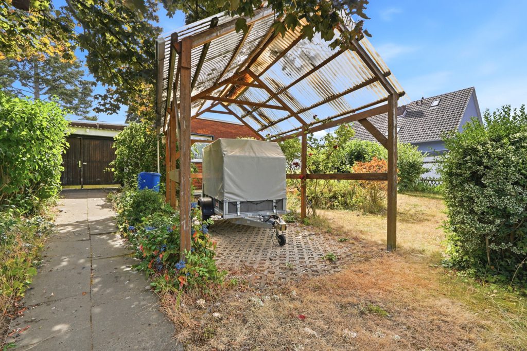 Gütelhöfer Immobilien - Immobilienangebot - Rheinbach - Alle - Sanierung oder Neubau? 906m² Traumgrundstück mit Bungalow und Garage in Rheinbacher Top-Lage