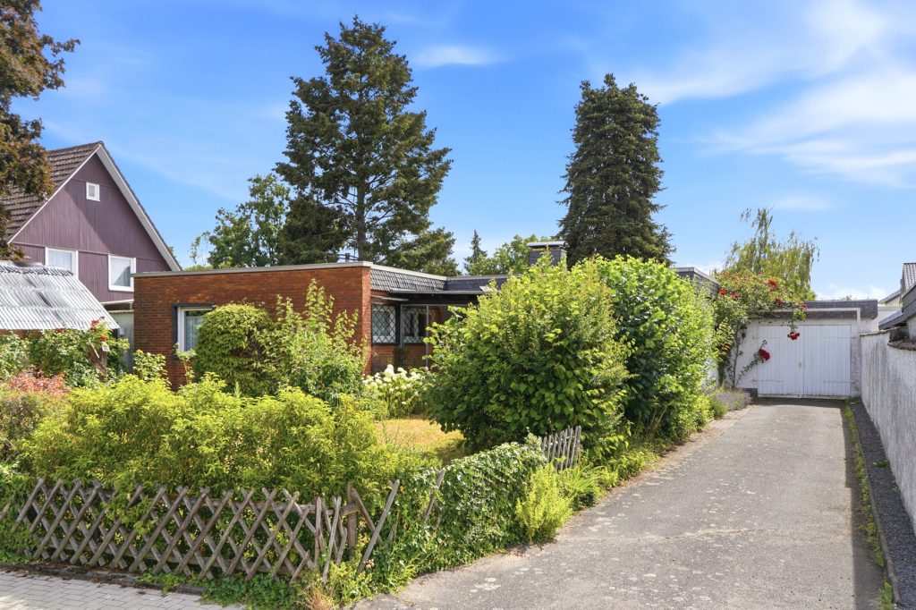 Gütelhöfer Immobilien - Immobilienangebot - Rheinbach - Alle - Sanierung oder Neubau? 906m² Traumgrundstück mit Bungalow und Garage in Rheinbacher Top-Lage