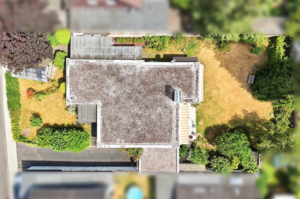 Gütelhöfer Immobilien - Immobilienangebot - Rheinbach - Alle - Sanierung oder Neubau? 906m² Traumgrundstück mit Bungalow und Garage in Rheinbacher Top-Lage