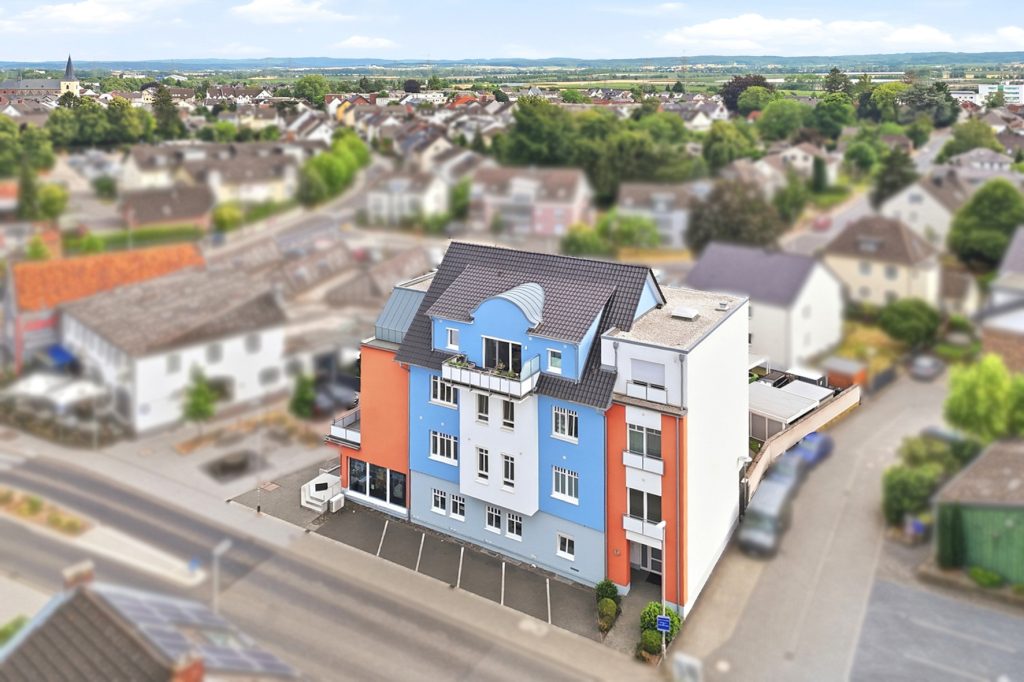 Gütelhöfer Immobilien - Immobilienangebot - Meckenheim - Alle - Moderne 4-Zimmer-Wohnung in zentraler Lage von Meckenheim mit großem Balkon, Aufzug und Stellplatz