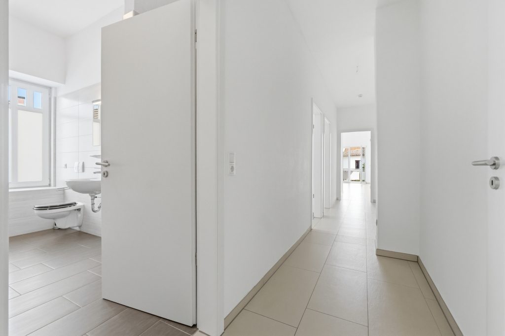 Gütelhöfer Immobilien - Immobilienangebot - Meckenheim - Alle - Moderne 4-Zimmer-Wohnung in zentraler Lage von Meckenheim mit großem Balkon, Aufzug und Stellplatz