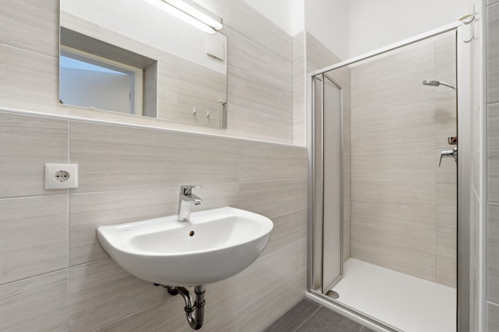 Gütelhöfer Immobilien - Immobilienangebot - Meckenheim - Alle - Moderne 4-Zimmer-Wohnung in zentraler Lage von Meckenheim mit großem Balkon, Aufzug und Stellplatz