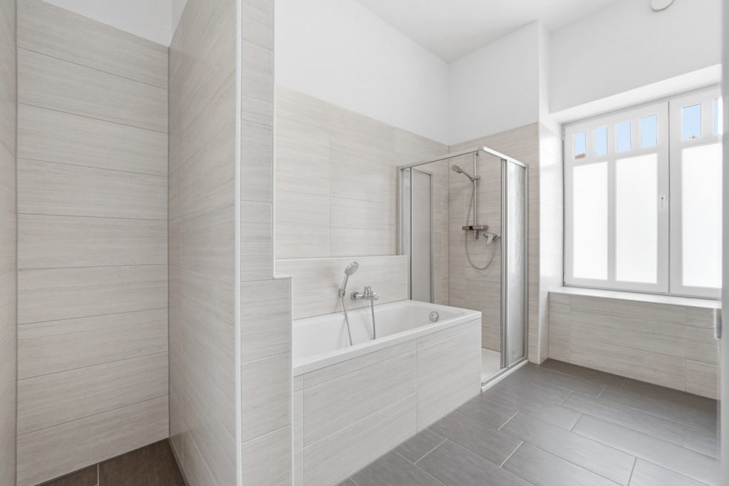 Gütelhöfer Immobilien - Immobilienangebot - Meckenheim - Alle - Moderne 4-Zimmer-Wohnung in zentraler Lage von Meckenheim mit großem Balkon, Aufzug und Stellplatz