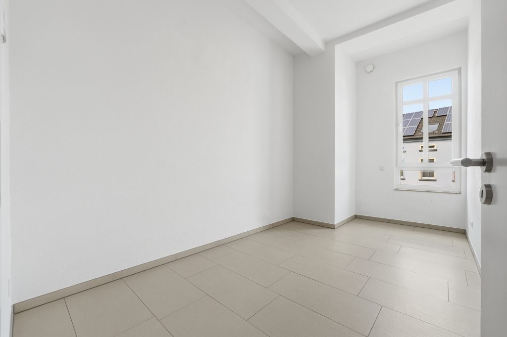 Gütelhöfer Immobilien - Immobilienangebot - Meckenheim - Alle - Moderne 4-Zimmer-Wohnung in zentraler Lage von Meckenheim mit großem Balkon, Aufzug und Stellplatz