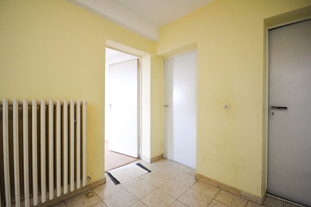 Gütelhöfer Immobilien - Immobilienangebot - Bornheim - Alle - Singles aufgepasst! Bezugsfreie Zweizimmerwohnung im Souterrain mit Kfz-Stellplatz in Bornheim