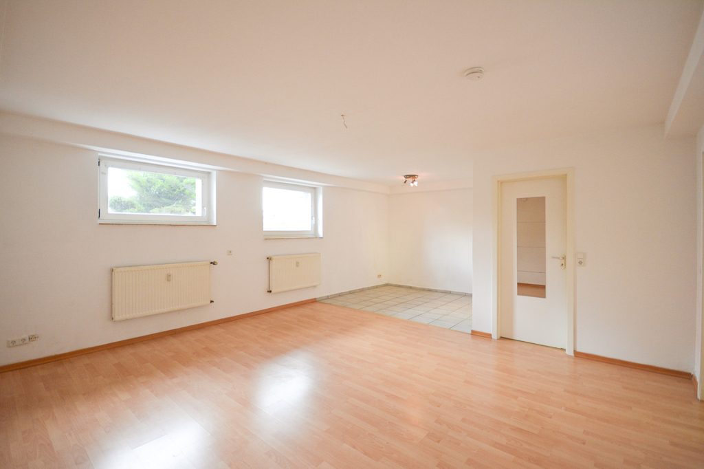 Gütelhöfer Immobilien - Immobilienangebot - Bornheim - Alle - Singles aufgepasst! Bezugsfreie Zweizimmerwohnung im Souterrain mit Kfz-Stellplatz in Bornheim