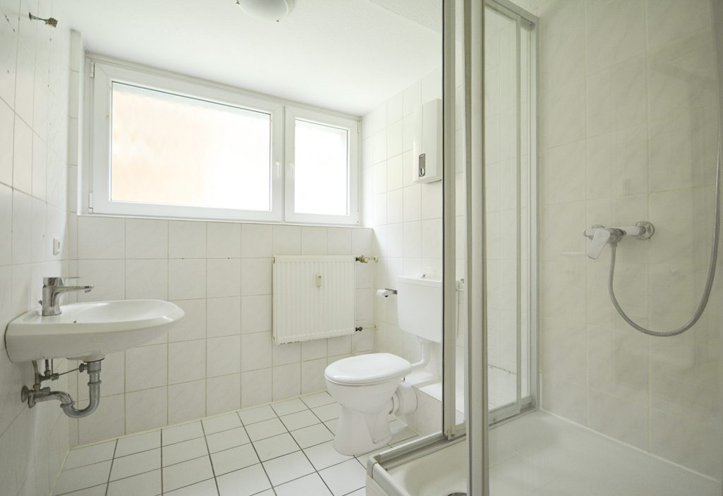 Gütelhöfer Immobilien - Immobilienangebot - Bornheim - Alle - Singles aufgepasst! Bezugsfreie Zweizimmerwohnung im Souterrain mit Kfz-Stellplatz in Bornheim