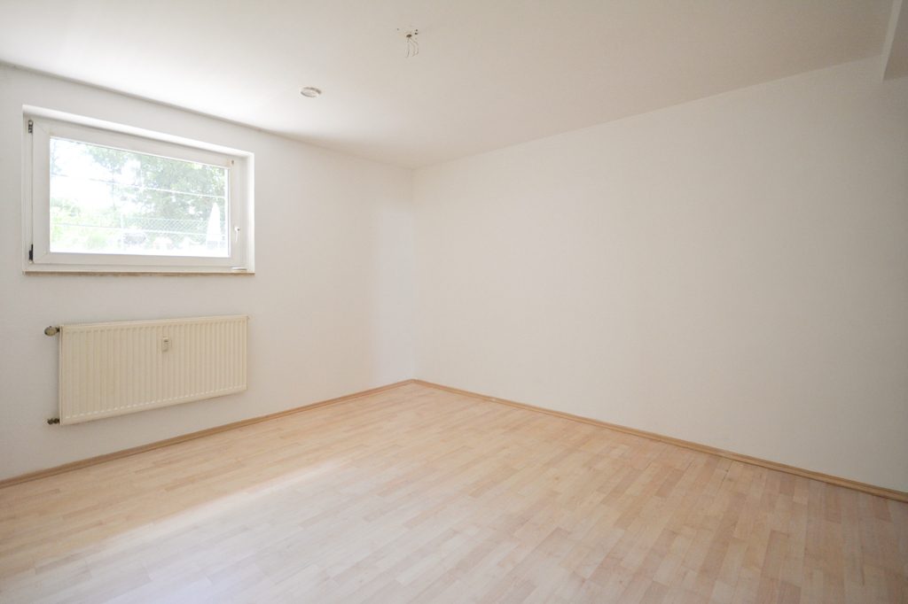 Gütelhöfer Immobilien - Immobilienangebot - Bornheim - Alle - Singles aufgepasst! Bezugsfreie Zweizimmerwohnung im Souterrain mit Kfz-Stellplatz in Bornheim