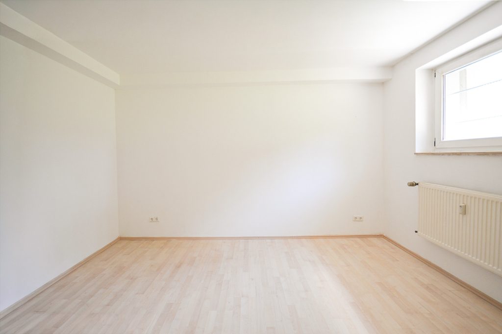 Gütelhöfer Immobilien - Immobilienangebot - Bornheim - Alle - Singles aufgepasst! Bezugsfreie Zweizimmerwohnung im Souterrain mit Kfz-Stellplatz in Bornheim