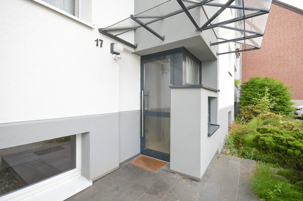 Gütelhöfer Immobilien - Immobilienangebot - Bornheim - Alle - Singles aufgepasst! Bezugsfreie Zweizimmerwohnung im Souterrain mit Kfz-Stellplatz in Bornheim