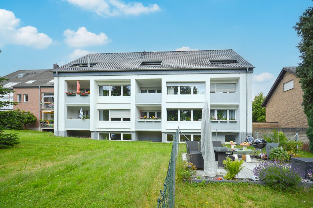 Gütelhöfer Immobilien - Immobilienangebot - Bornheim - Alle - Singles aufgepasst! Bezugsfreie Zweizimmerwohnung im Souterrain mit Kfz-Stellplatz in Bornheim