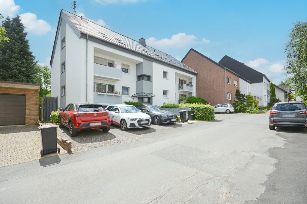 Gütelhöfer Immobilien - Immobilienangebot - Bornheim - Alle - Singles aufgepasst! Bezugsfreie Zweizimmerwohnung im Souterrain mit Kfz-Stellplatz in Bornheim
