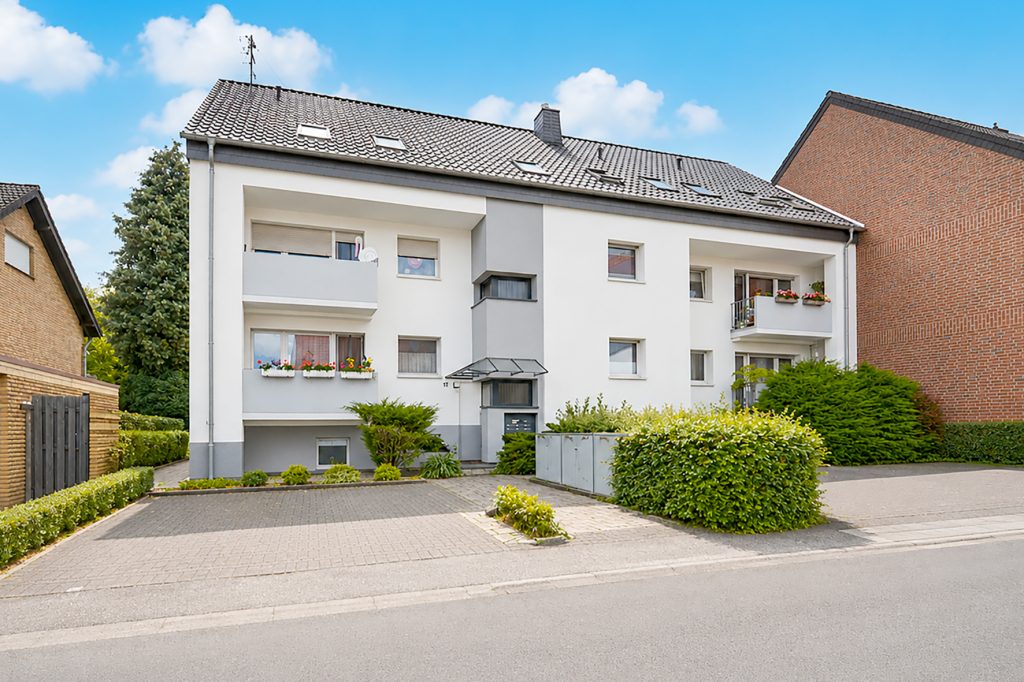 Gütelhöfer Immobilien - Immobilienangebot - Bornheim - Alle - Singles aufgepasst! Bezugsfreie Zweizimmerwohnung im Souterrain mit Kfz-Stellplatz in Bornheim