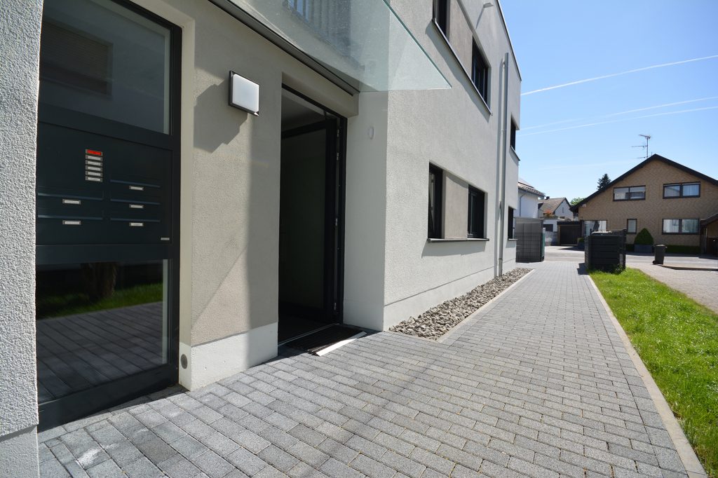 Gütelhöfer Immobilien - Immobilienangebot - Bornheim - Alle - Barrierefreie und energieeffiziente 116m² Maisonettewohnung mit Garten und Carport in Bornheim