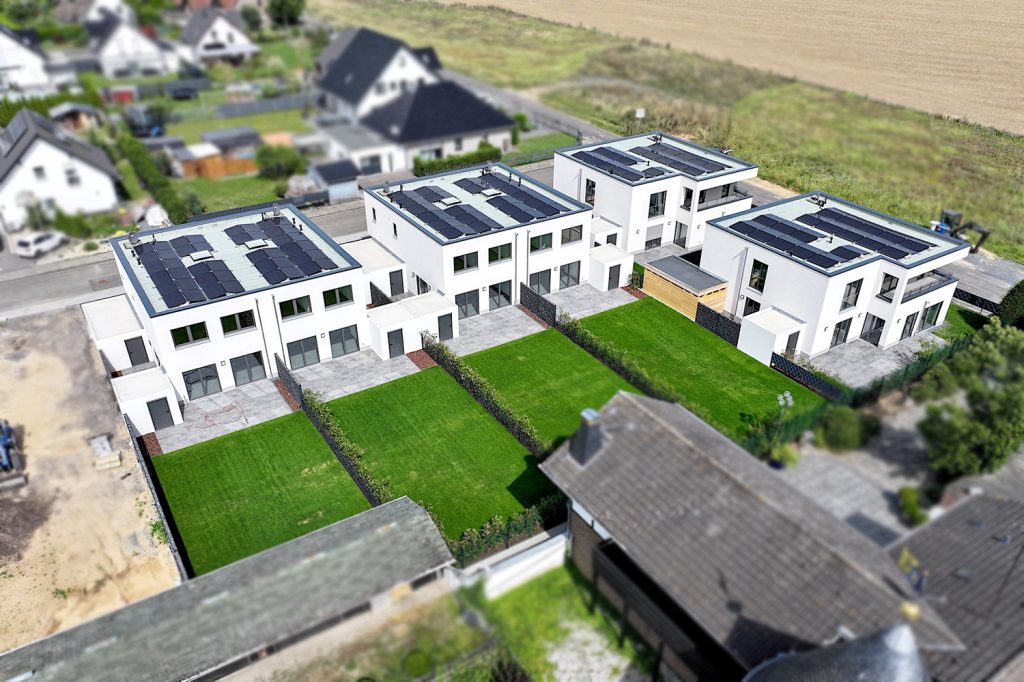 Gütelhöfer Immobilien - Immobilienangebot - Swisttal / Straßfeld - Alle - Neuwertig! Energieeffiziente 143m² Doppelhaushälfte mit Garten, Einbauküche und Garage in Straßfeld