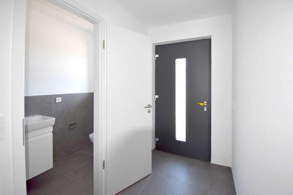 Gütelhöfer Immobilien - Immobilienangebot - Swisttal / Straßfeld - Alle - Neuwertig! Energieeffiziente 143m² Doppelhaushälfte mit Garten, Einbauküche und Garage in Straßfeld