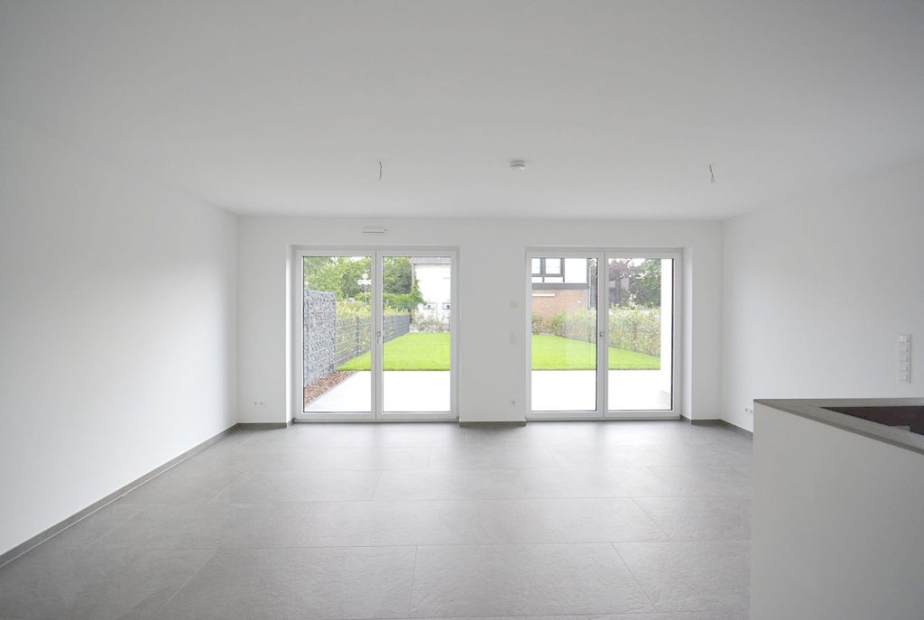 Gütelhöfer Immobilien - Immobilienangebot - Swisttal / Straßfeld - Alle - Neuwertig! Energieeffiziente 143m² Doppelhaushälfte mit Garten, Einbauküche und Garage in Straßfeld