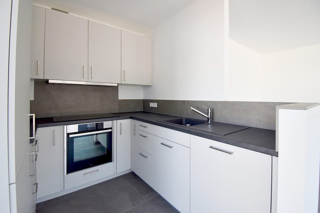 Gütelhöfer Immobilien - Immobilienangebot - Swisttal / Straßfeld - Alle - Neuwertig! Energieeffiziente 143m² Doppelhaushälfte mit Garten, Einbauküche und Garage in Straßfeld