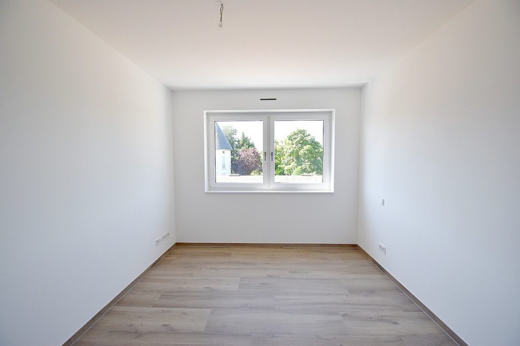 Gütelhöfer Immobilien - Immobilienangebot - Swisttal / Straßfeld - Alle - Neuwertig! Energieeffiziente 143m² Doppelhaushälfte mit Garten, Einbauküche und Garage in Straßfeld