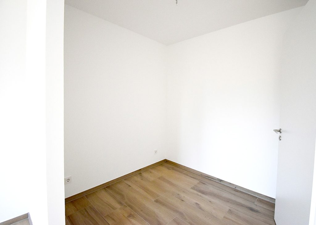 Gütelhöfer Immobilien - Immobilienangebot - Swisttal / Straßfeld - Alle - Neuwertig! Energieeffiziente 143m² Doppelhaushälfte mit Garten, Einbauküche und Garage in Straßfeld