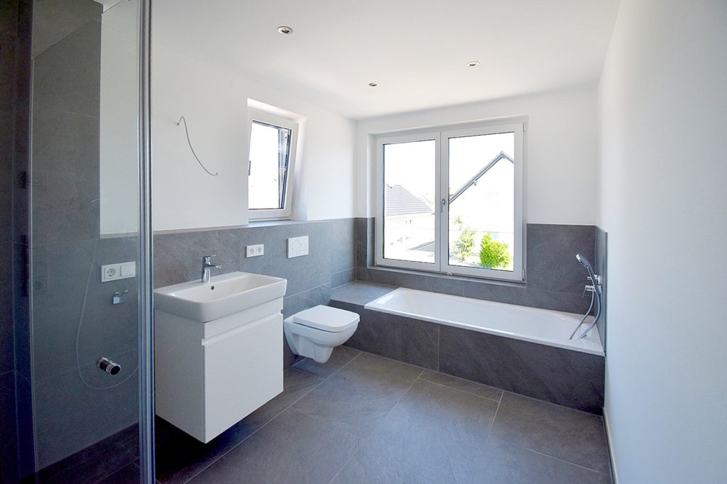 Gütelhöfer Immobilien - Immobilienangebot - Swisttal / Straßfeld - Alle - Neuwertig! Energieeffiziente 143m² Doppelhaushälfte mit Garten, Einbauküche und Garage in Straßfeld