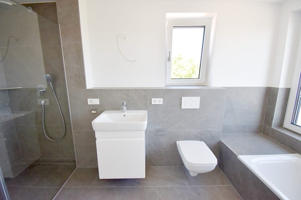 Gütelhöfer Immobilien - Immobilienangebot - Swisttal / Straßfeld - Alle - Neuwertig! Energieeffiziente 143m² Doppelhaushälfte mit Garten, Einbauküche und Garage in Straßfeld