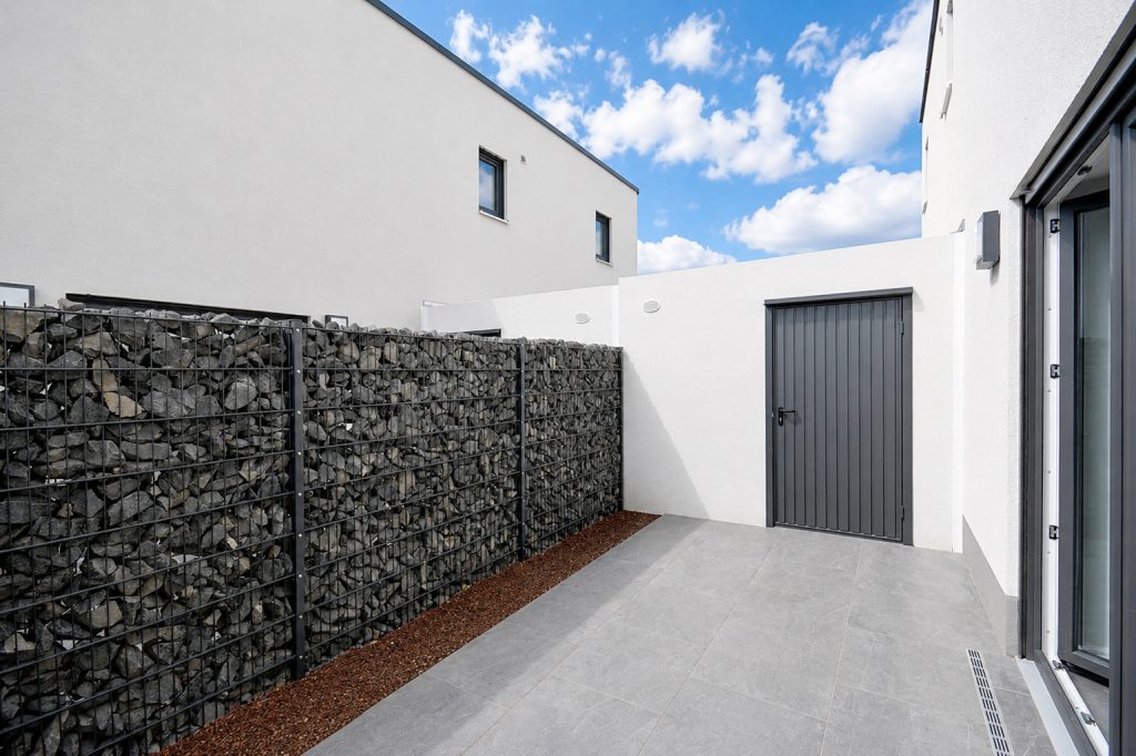 Gütelhöfer Immobilien - Immobilienangebot - Swisttal / Straßfeld - Alle - Neuwertig! Energieeffiziente 143m² Doppelhaushälfte mit Garten, Einbauküche und Garage in Straßfeld