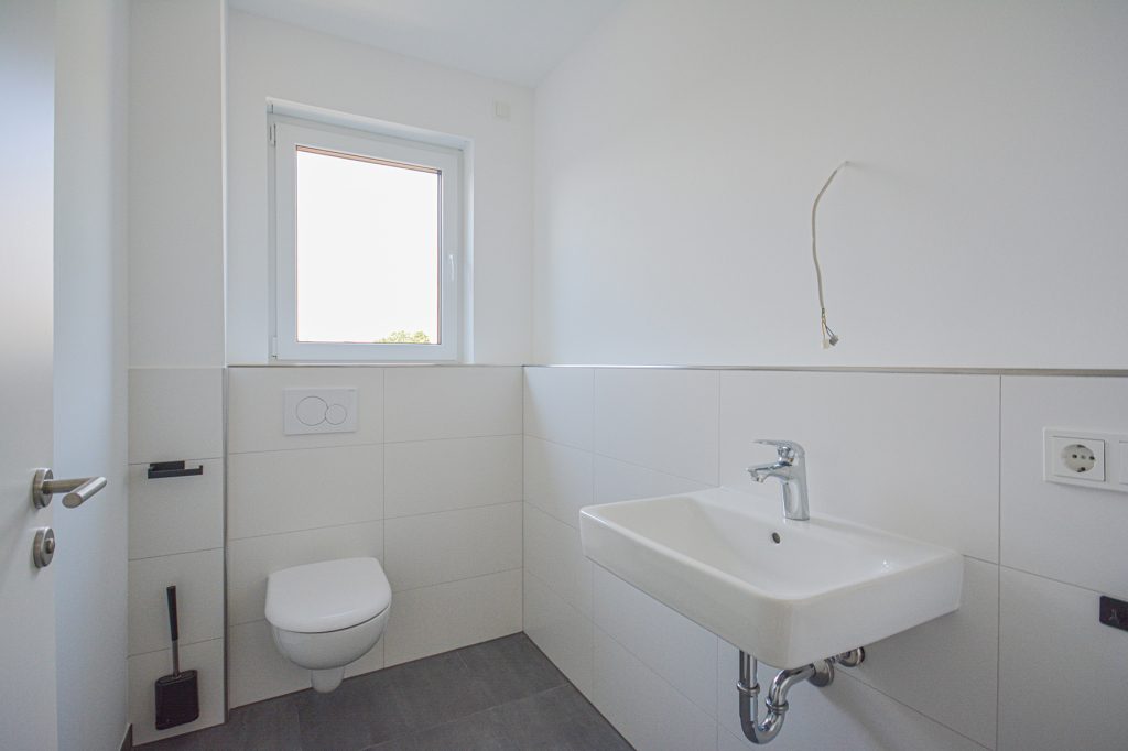 Gütelhöfer Immobilien - Immobilienangebot - Köln / Sürth - Alle - Erstbezug! Exklusive 3-Zimmer-Wohnung mit Dachterrasse und TG-Stellplatz in Rheinnähe von Köln-Sürth