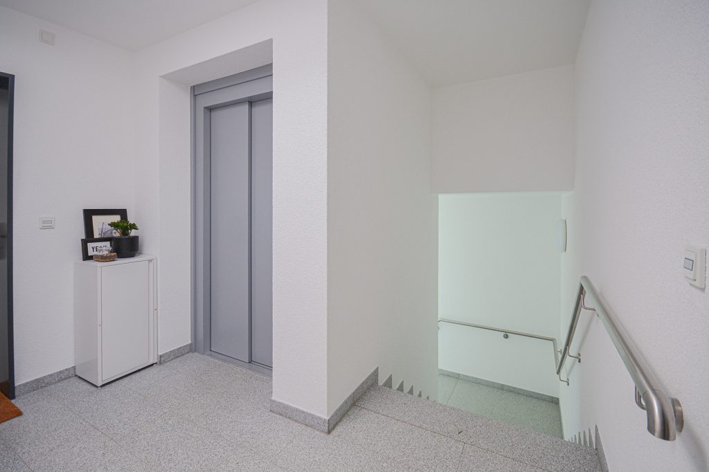Gütelhöfer Immobilien - Immobilienangebot - Köln / Sürth - Alle - Erstbezug! Exklusive 3-Zimmer-Wohnung mit Dachterrasse und TG-Stellplatz in Rheinnähe von Köln-Sürth
