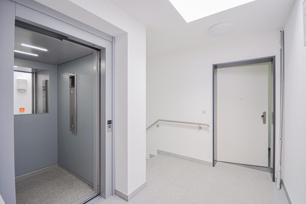 Gütelhöfer Immobilien - Immobilienangebot - Köln / Sürth - Alle - Erstbezug! Exklusive 3-Zimmer-Wohnung mit Dachterrasse und TG-Stellplatz in Rheinnähe von Köln-Sürth