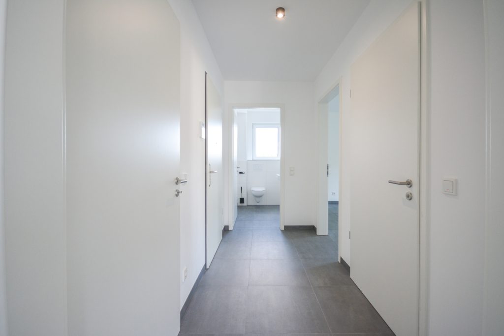 Gütelhöfer Immobilien - Immobilienangebot - Köln / Sürth - Alle - Erstbezug! Exklusive 3-Zimmer-Wohnung mit Dachterrasse und TG-Stellplatz in Rheinnähe von Köln-Sürth