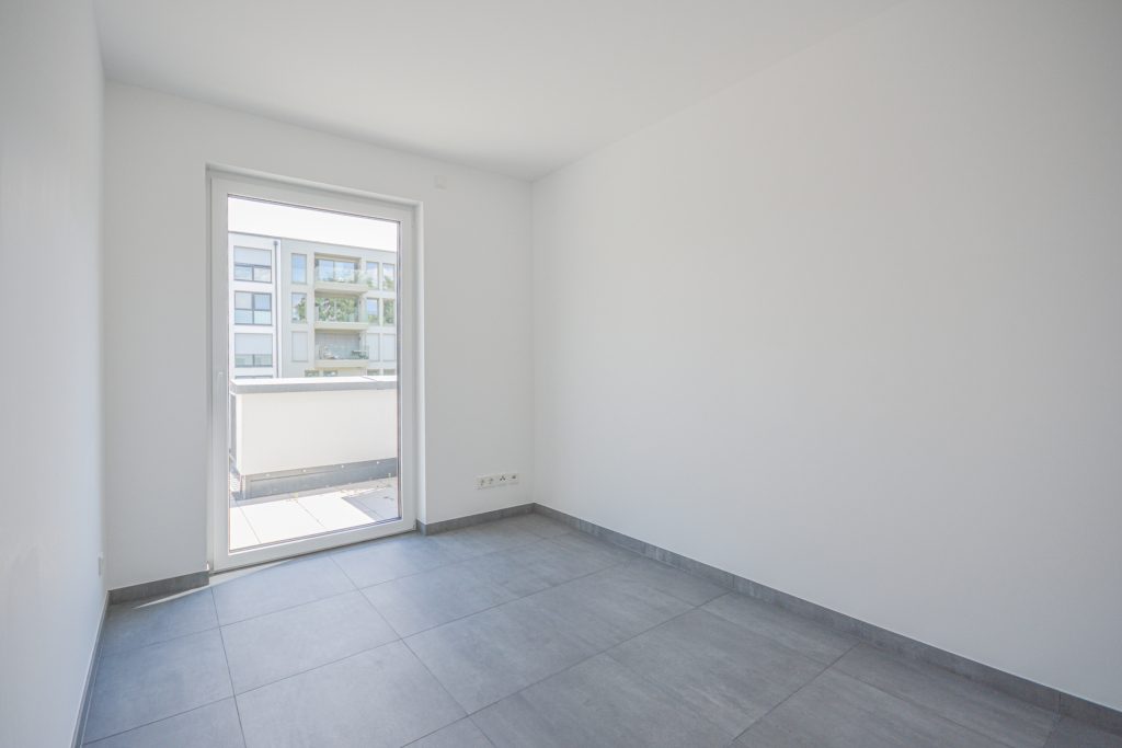 Gütelhöfer Immobilien - Immobilienangebot - Köln / Sürth - Alle - Erstbezug! Exklusive 3-Zimmer-Wohnung mit Dachterrasse und TG-Stellplatz in Rheinnähe von Köln-Sürth